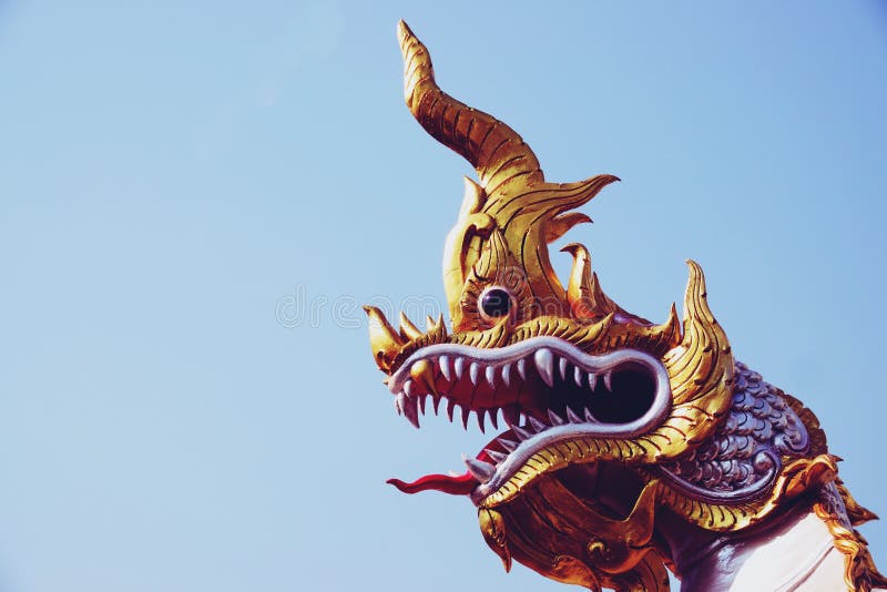 Chachoengseo,泰国2月3日2019年:纳卡人或蛇雕象,佛教,泰国寺庙信仰 免版税库存照片 Chachoengseo,泰国2月3日2019年:纳卡人或蛇雕象,佛教,泰国寺庙信仰 免版税库存照片